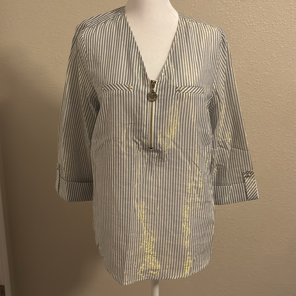 Blue, white and gold thread top
